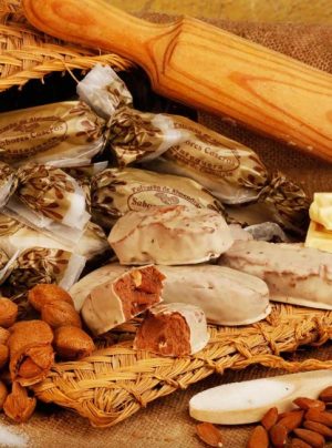 CAM2798 POLVORON CHOCO BLANCO ALMENDRA  ARTESANIAS CAMACHO 4KG.